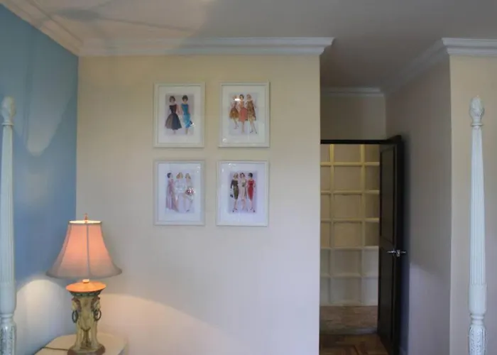 Polanco Lincoln Park Two Bedroom Apartment