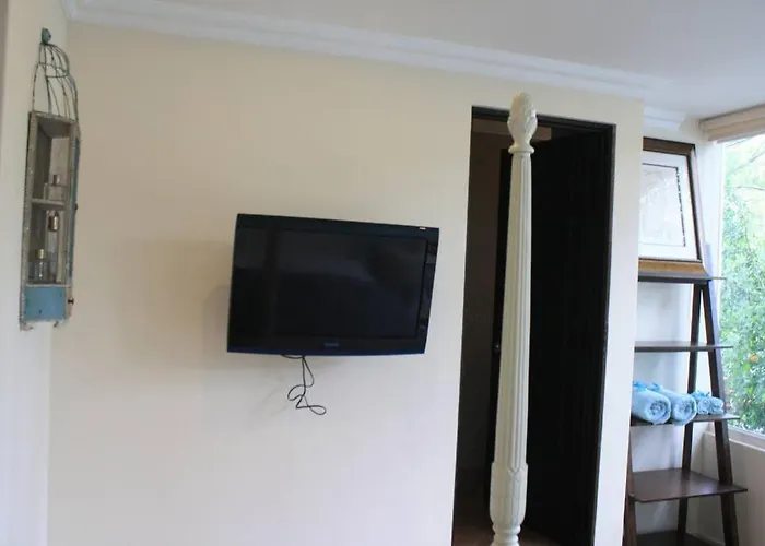 Polanco Lincoln Park Two Bedroom Apartment *